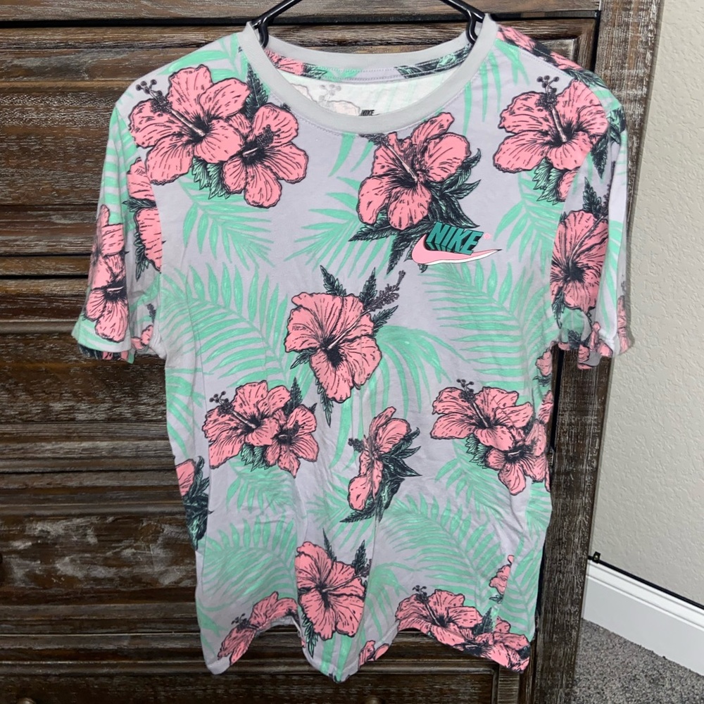 Mens Nike Graphic Tee